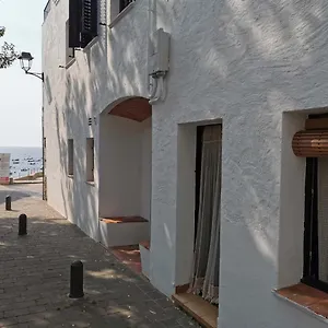 https://cozy-apartment-30-steps-from-the-ocean.topcostabravahotels.com